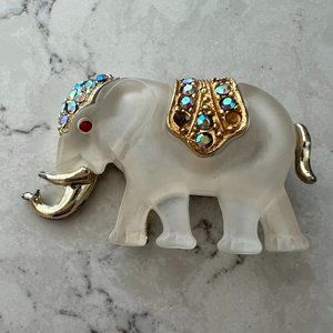 Adorable VTG ELEPHANT RHINESTONE PIN w/ Red Eyes - Translucent stone/ gold tone